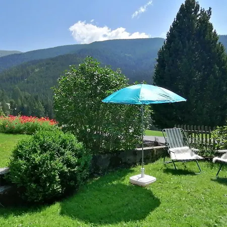 לינה וארוחת בוקר Alte Schule 3*