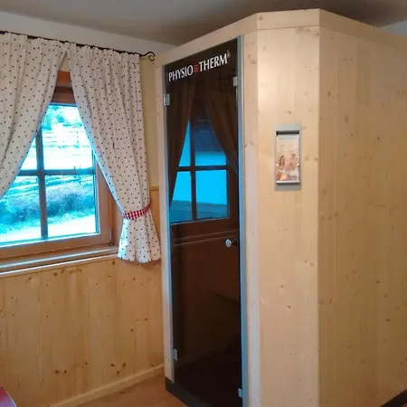 לינה וארוחת בוקר Alte Schule 3*